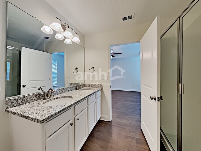 Building Photo - 4604 Birdsong Dr