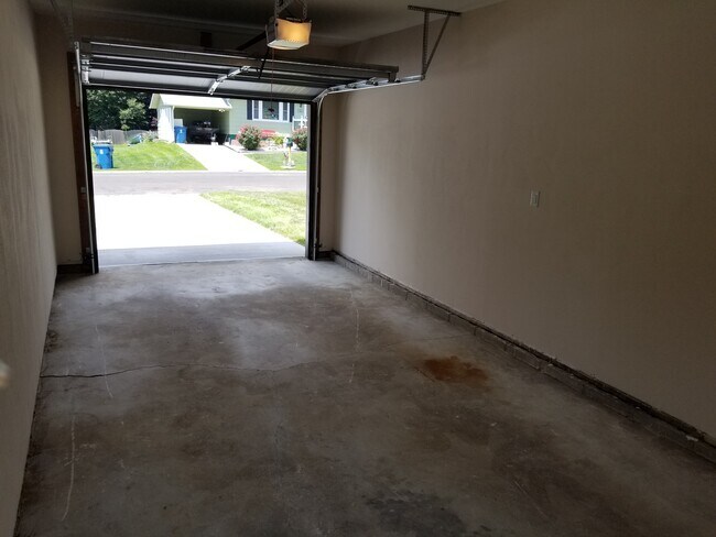 Building Photo - 434 Eagles Way