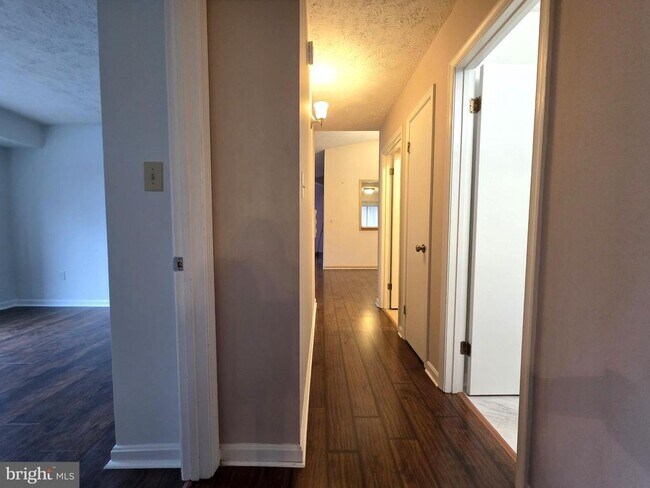 Building Photo - 58 Windbrooke Cir