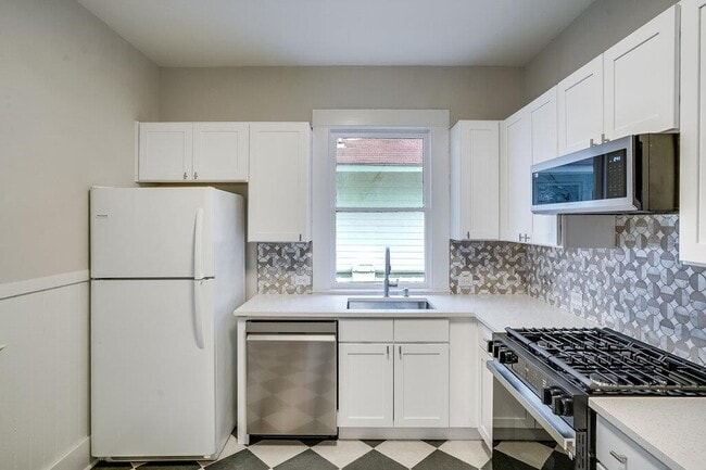 Building Photo - 804 Theresa Ave