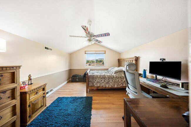 Building Photo - Spacious 6 Bedroom Home in La Verkin!