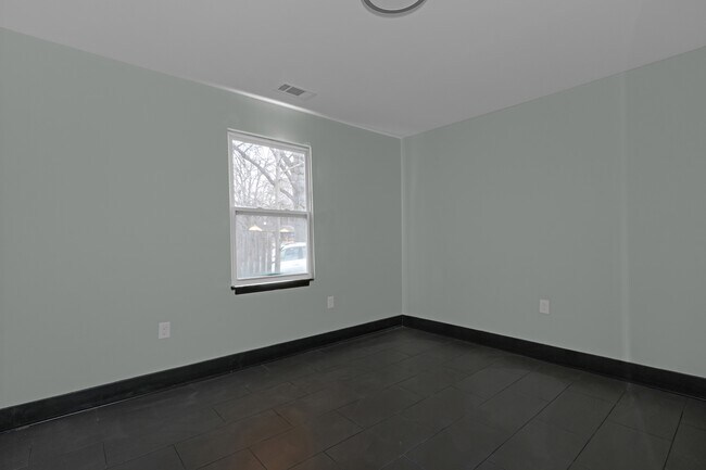 Building Photo - 2496 Malone Ave