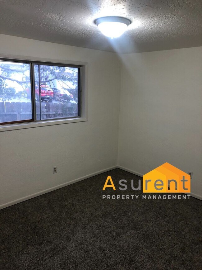 Building Photo - Ashland Duplex Cottage Available Soon!