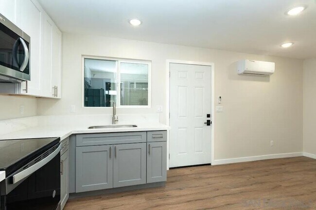 Building Photo - 1642 C Ave