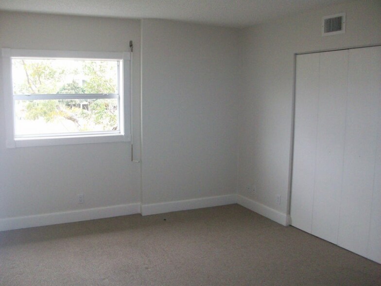 Building Photo - 1527 S Flagler Dr