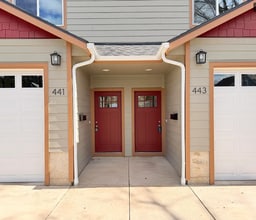 Building Photo - 441 SE Denver St