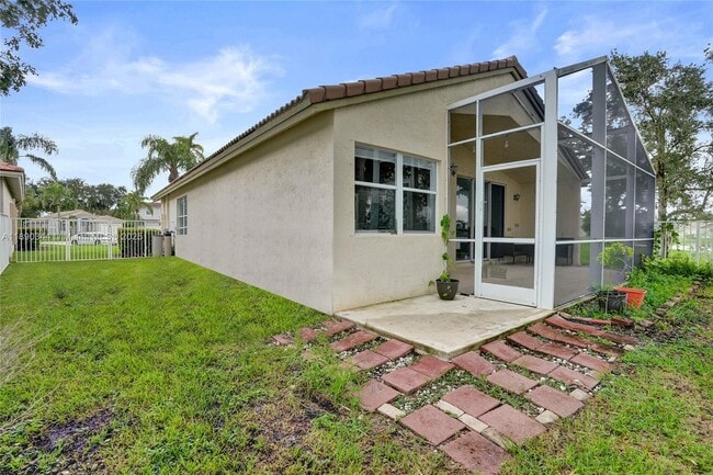 Building Photo - 4108 Sapphire Terrace