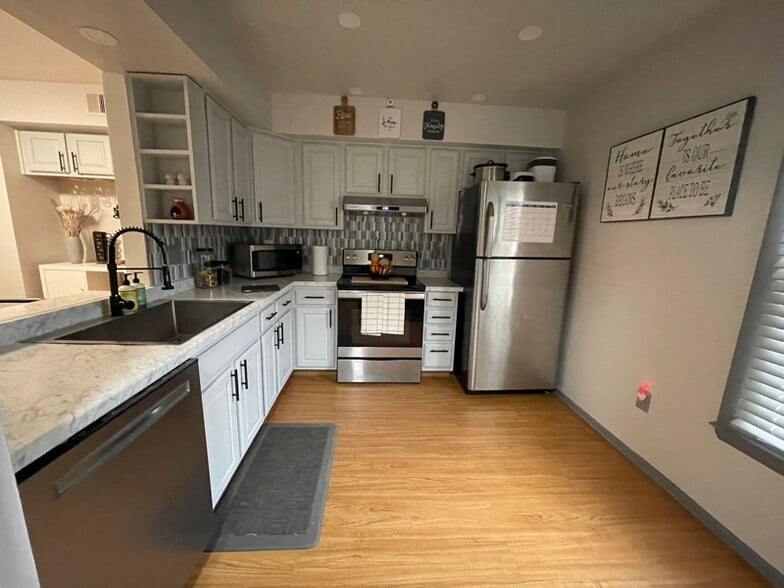 Building Photo - 9350 Canterbury Riding