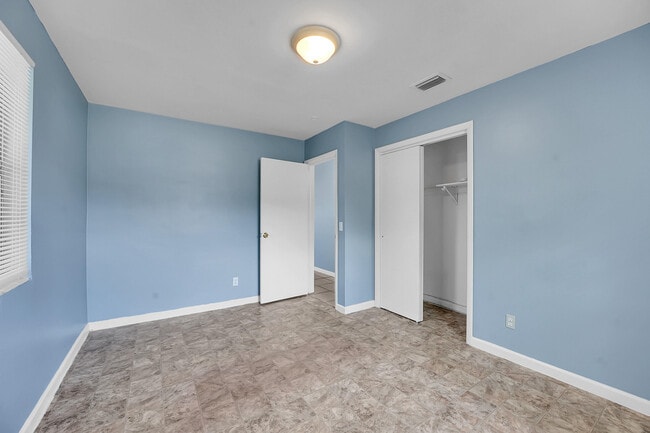 Building Photo - 1208 W 32nd St