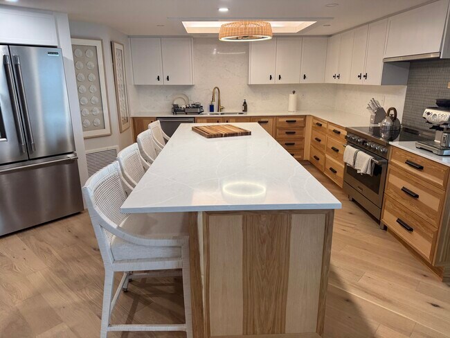 Building Photo - 1 month Min - VACATION RENTAL - SNOW BIRDS - Rental in Daytona Beach Shores