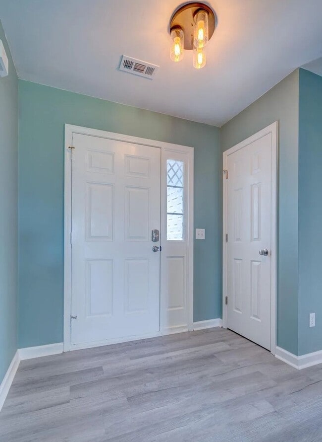 Building Photo - WHITNEY PINES - 3 Bedroom Home located in ...