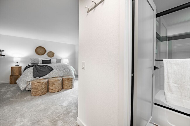 Building Photo - 2Bd/2Ba Bellevue Condo