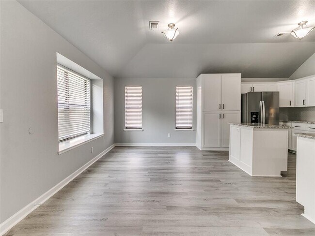 Building Photo - 5612 SE 87th St