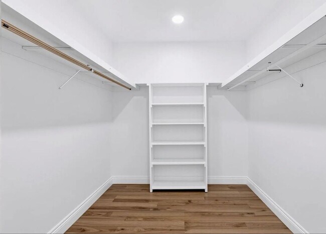 Building Photo - Beautifully 4-bedroom, 2.5-bathroom Condo—ready and waiting for you!