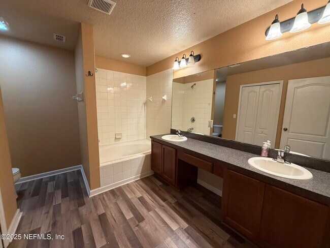 Building Photo - 1124 Wild Azalea Dr