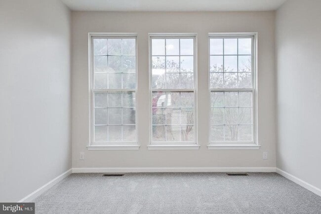 Building Photo - 1432 Pangbourne Way