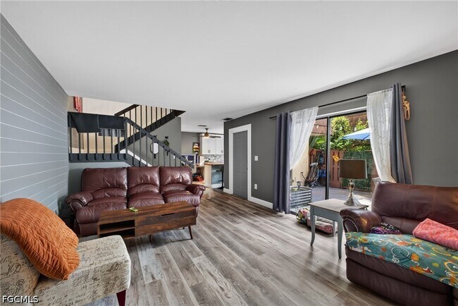 Building Photo - 5240 Cedarbend Dr