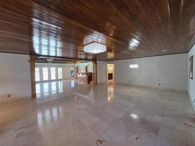 Building Photo - 3927 E Eden Roc Cir