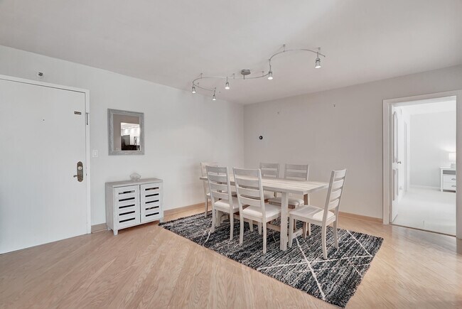 Building Photo - 3200 S Ocean Blvd