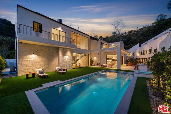 Building Photo - 10950 Verano Rd