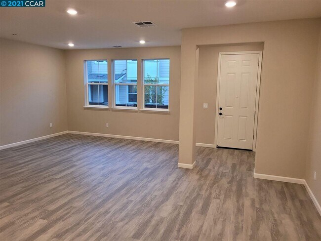 Building Photo - 115 Wallace Cir