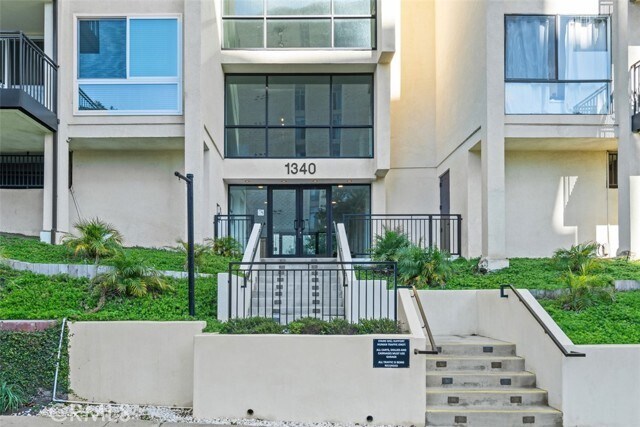 Primary Photo - 1340 S Beverly Glen Blvd