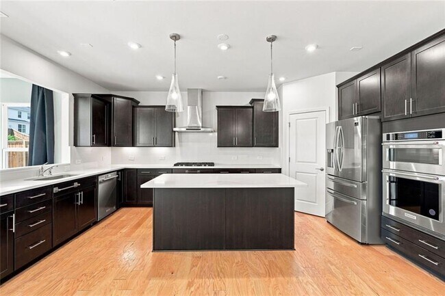 Building Photo - 406 Riverclub Rd