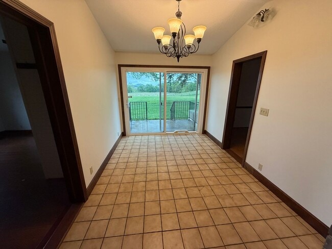 Building Photo - 3 Bedroom, 2 Bathroom House for Rent