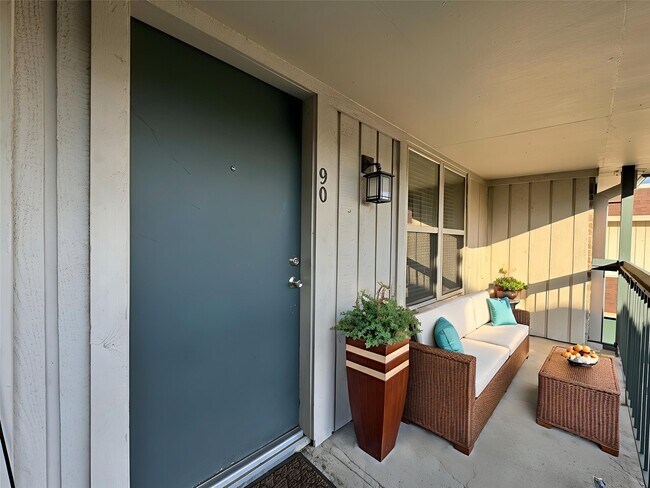 Building Photo - 845 Augusta Dr