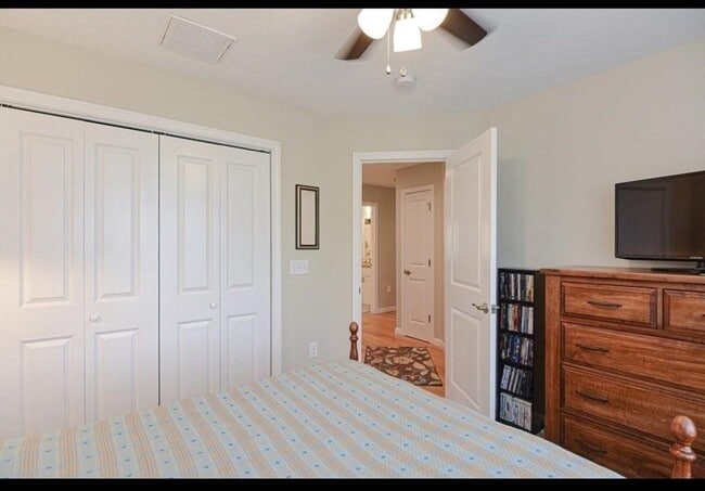 Building Photo - 8 Sourwood Cir