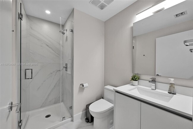 Building Photo - 700 NE 24th St