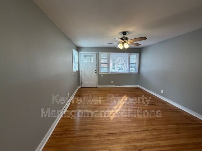 Building Photo - 221 River Rd