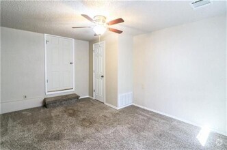 Building Photo - 3 bed 1 bath updated with beautiful garage...