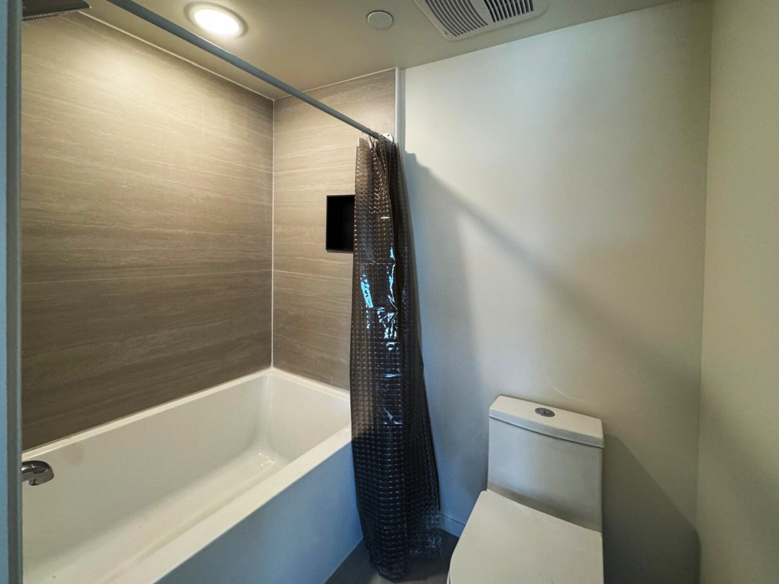 Building Photo - 4548 Huntington Dr S