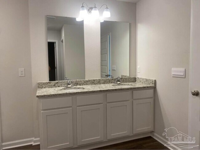Building Photo - 5155 Gaineswood Dr