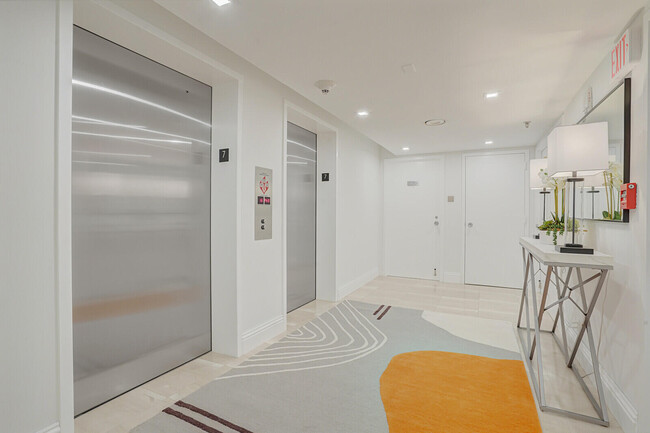 Building Photo - 400 N Flagler Dr
