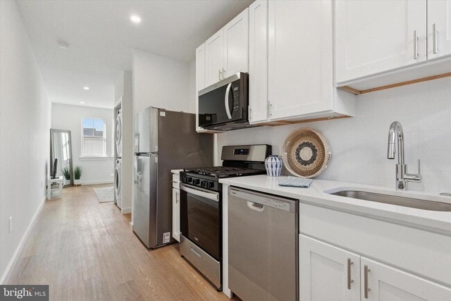 Building Photo - 405 York Rd