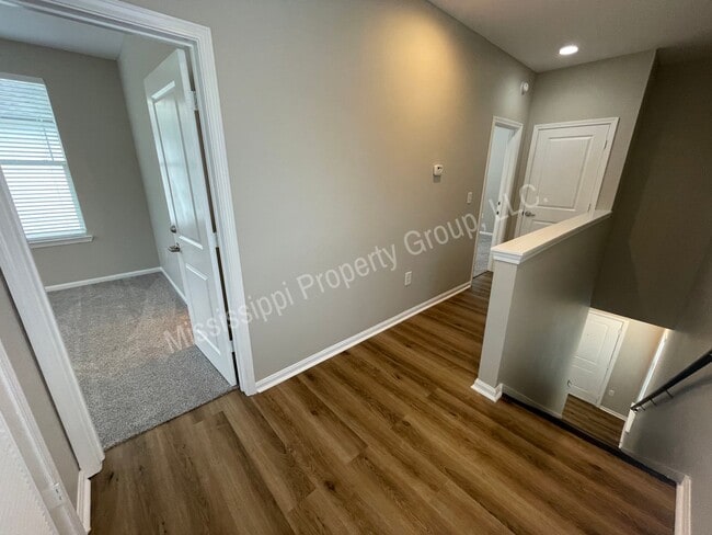 Building Photo - 3BD/3.5BA Available for Mid-August Move In