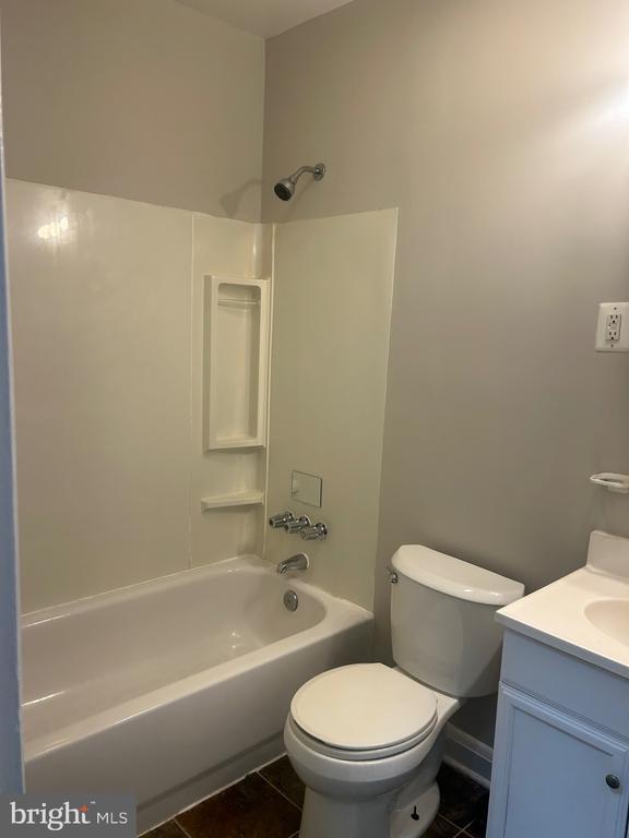 Building Photo - 3800 W Forest Park Ave