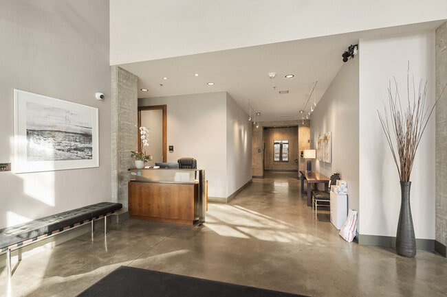 Building Photo - 2720 3rd Ave