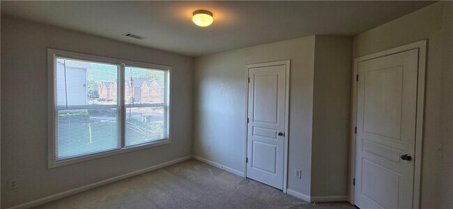 Building Photo - 2200 Oakland Grove Pl