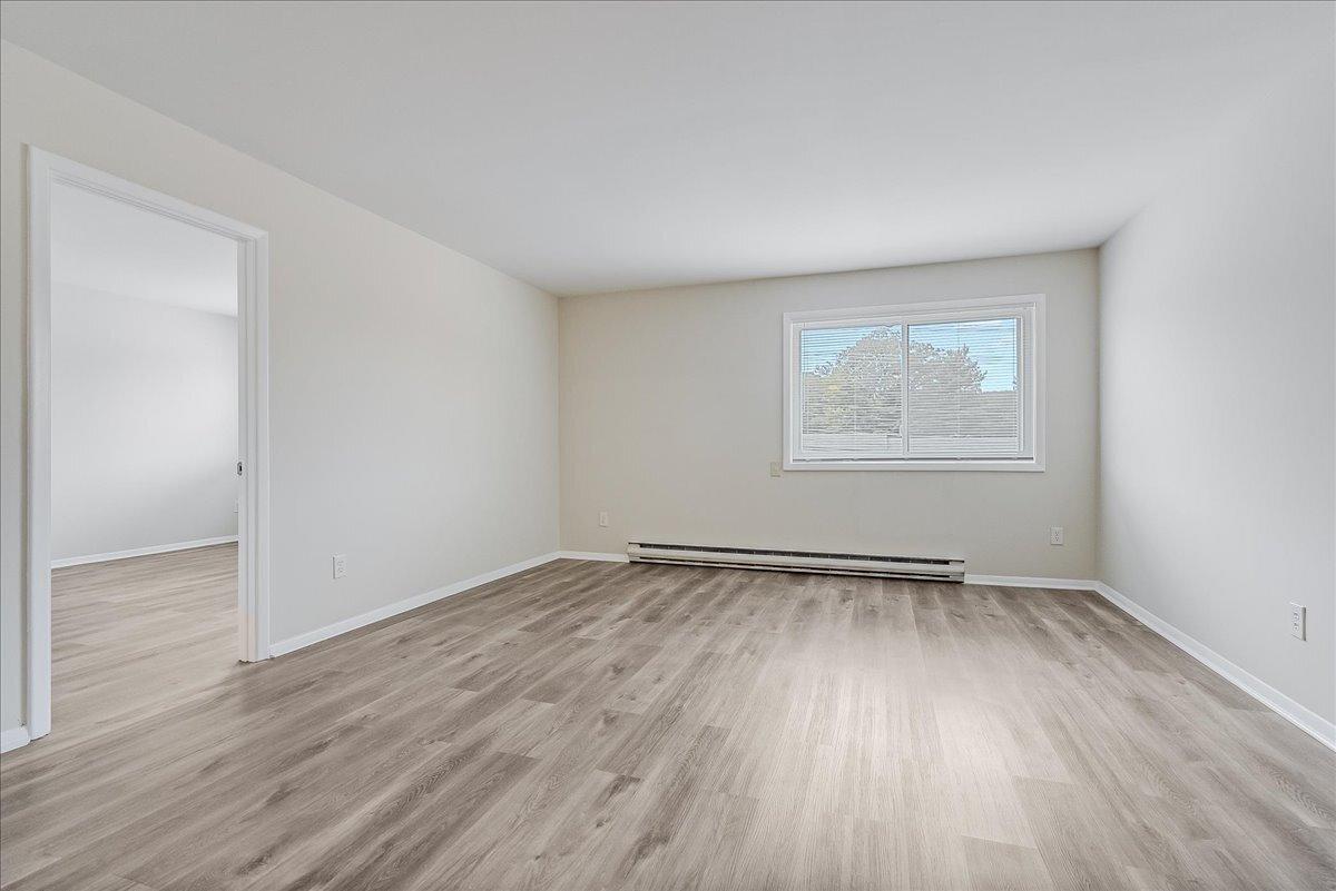 Living Room - 16 US Highway 206