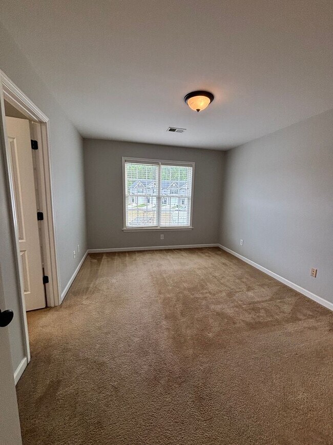 Building Photo - 402 Beaumont Cir