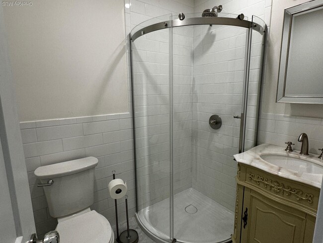 Building Photo - 253 W Market St