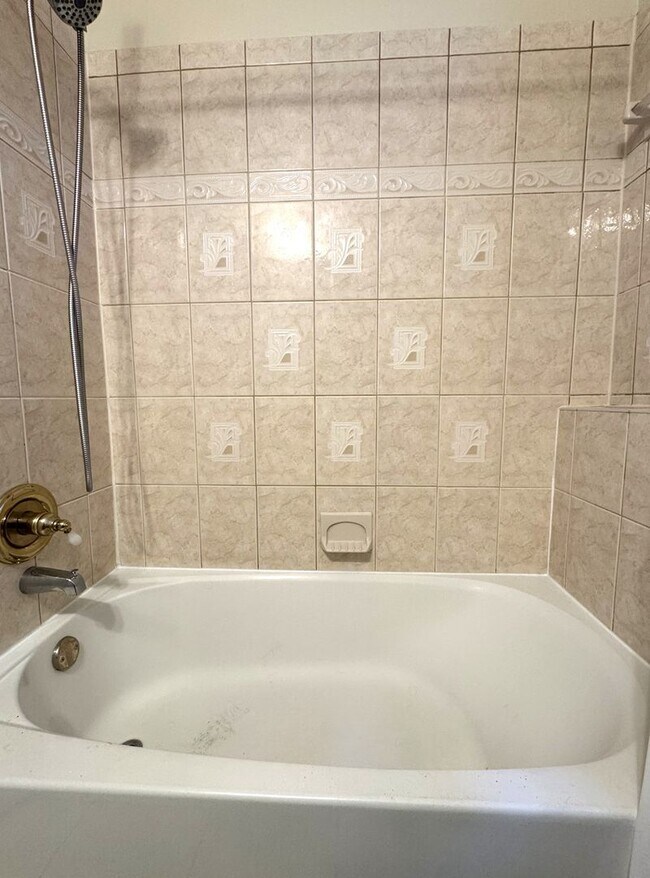 Building Photo - Charming 1BR/1BA Condo in the Heart of Shaw – Parking Included!