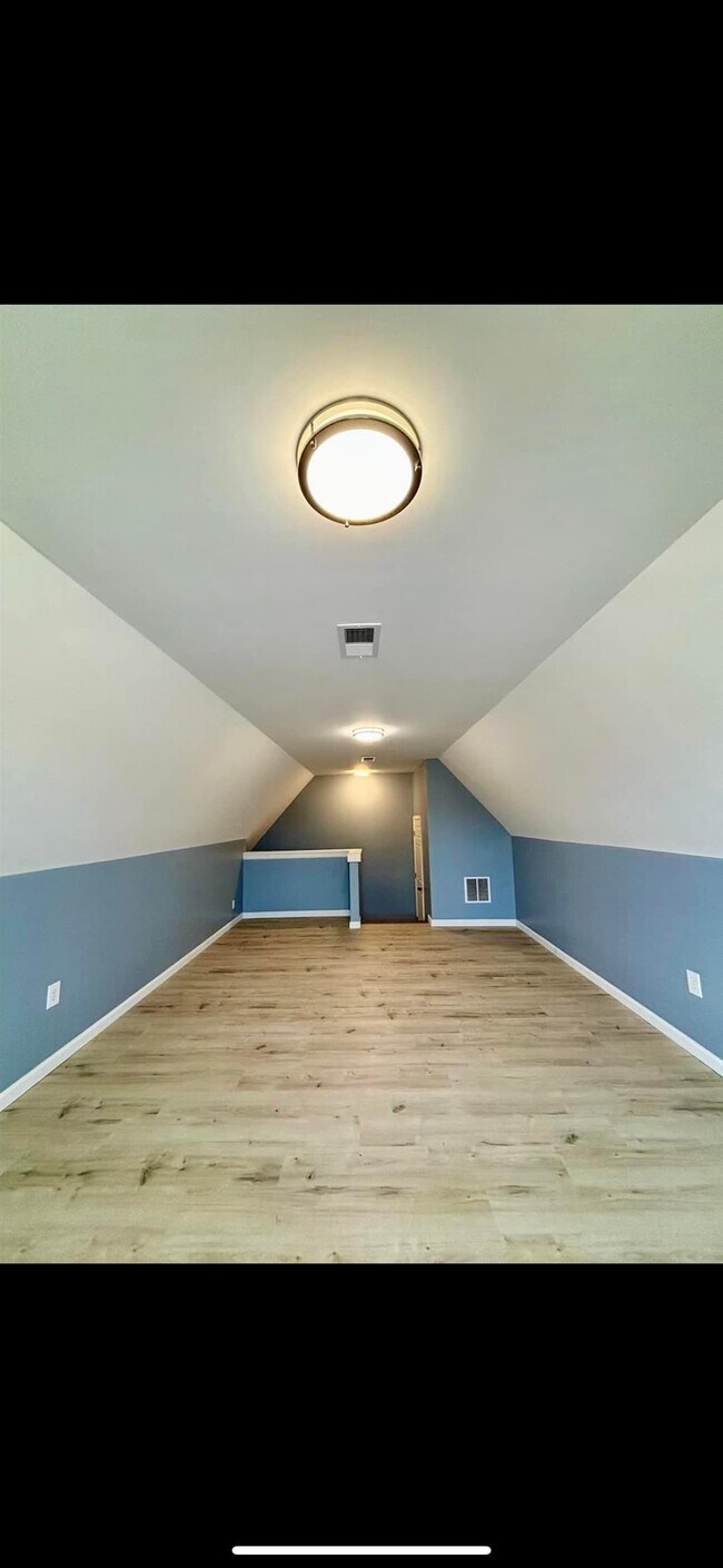 Building Photo - 8240 Blue Lagoon Dr