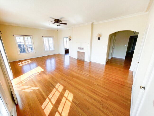 Building Photo - 620 S. Ardmore