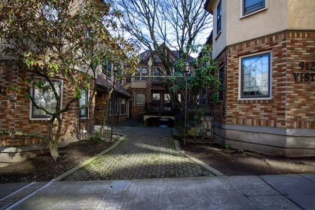 Primary Photo - 1930's Townhouse in Idyllic Setting- Vinta...