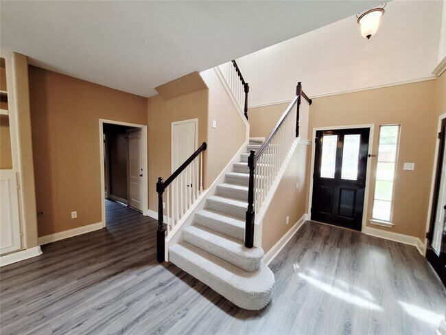 Building Photo - 2122 Wheaton Trail