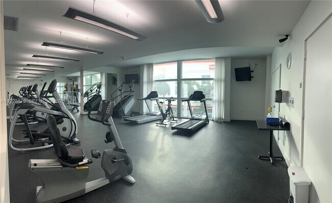 Building Photo - 350 NE 24th St